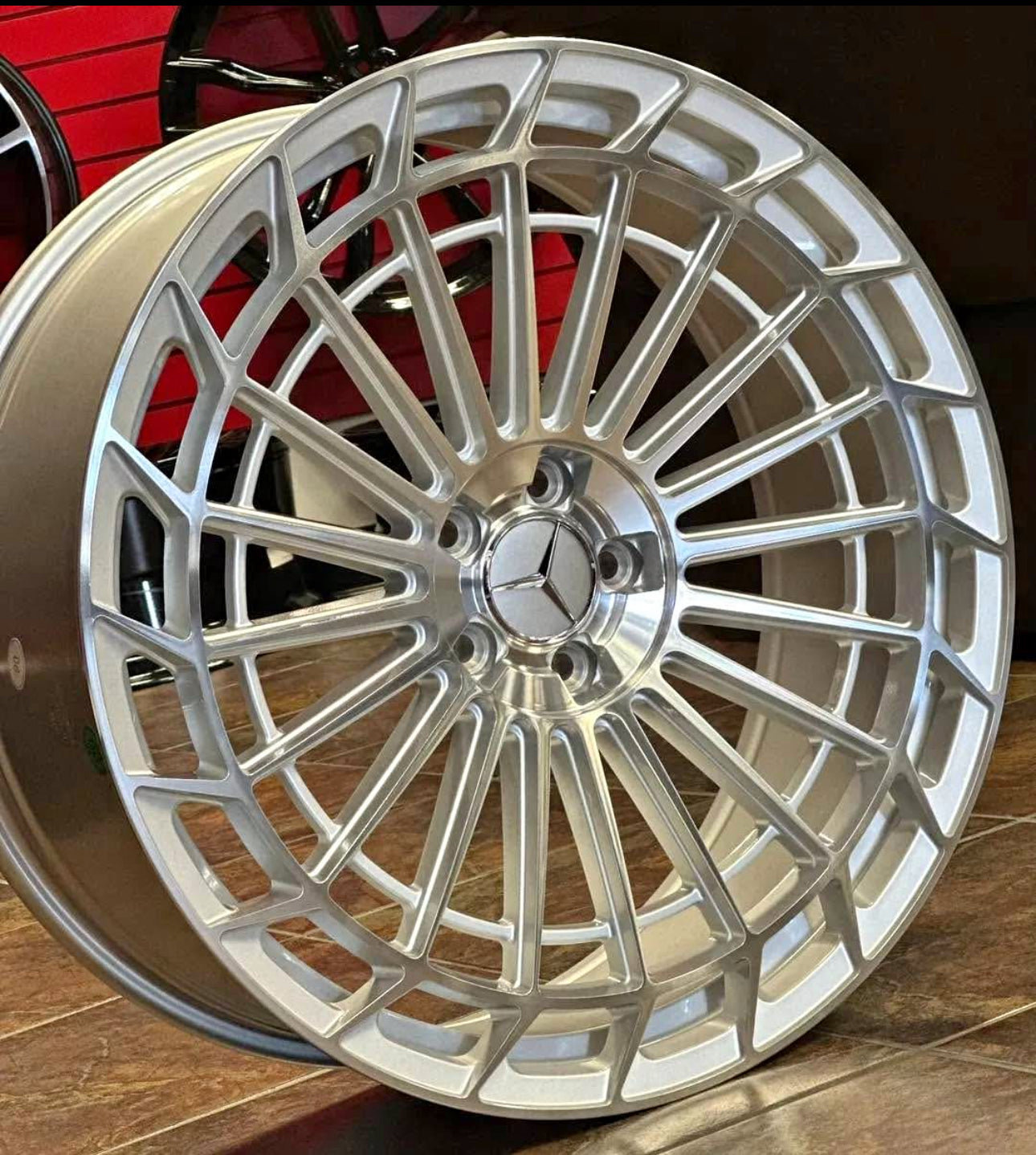 Brand new Mercedes Benz 20x8.5/9.5 et35 rims